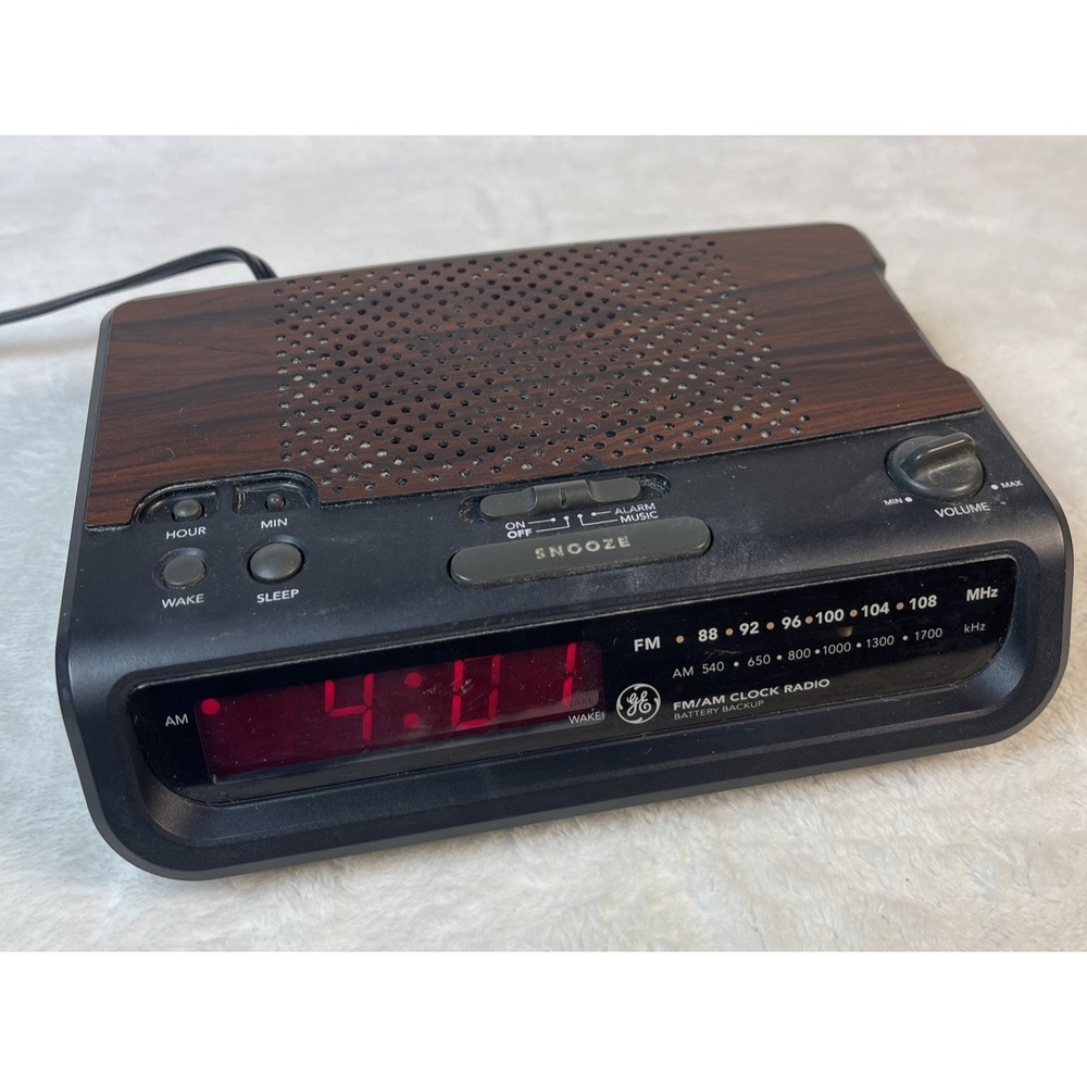 VTG GE Digital Alarm Clock Radio Model 7-4613A Woodgrain AM FM Works Video